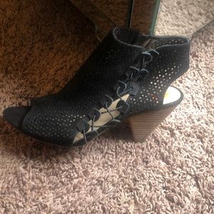 Black Vince Camuto wedges